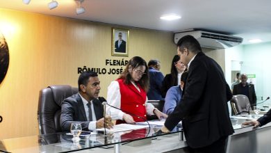 Vereadores registram o Dia do Assistente Social, Dia do Gari e aprovam 203 requerimentos na sessão desta quinta-feira