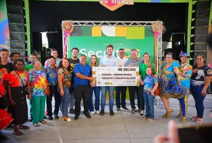 Prefeitura firma convênio para apoio financeiro às quadrilhas juninas de CG Prefeitura firma convênio para apoio financeiro às quadrilhas juninas de CG