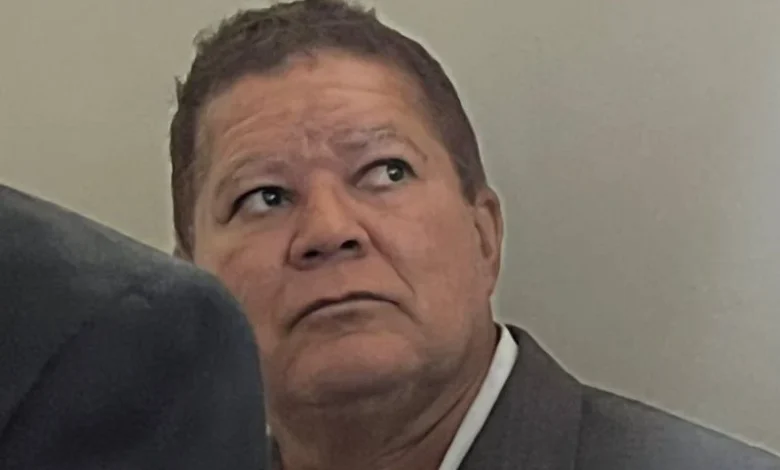 “Não queria matar”, diz ex-candidato do PT que invadiu a Câmara de JP com faca atrás de vereador “Não queria matar”, diz ex-candidato do PT que invadiu a Câmara de JP com faca atrás de vereador