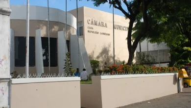 Homem armado com faca invade gabinete de vereador em João Pessoa