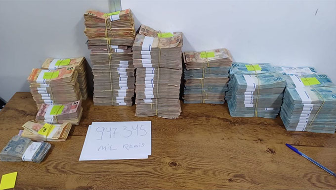 PRF e PM do RN recuperam quase R$ 1 milhão roubado do BB de Cabrobó-PE PRF e PM do RN recuperam quase R$ 1 milhão roubado do BB de Cabrobó-PE