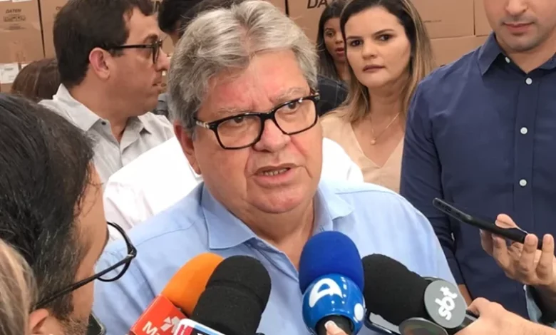 João Azevêdo mantém suspense sobre candidatura ao Senado: “Faltam seis meses pra definitivamente matar a ansiedade” João Azevêdo mantém suspense sobre candidatura ao Senado: “Faltam seis meses pra definitivamente matar a ansiedade”