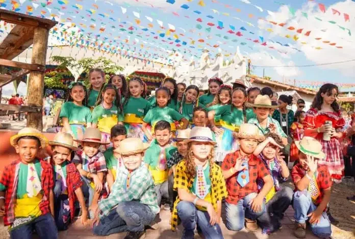 Mais de mil estudantes da Rede Municipal de Campina visitam Sítio São João Mais de mil estudantes da Rede Municipal de Campina visitam Sítio São João