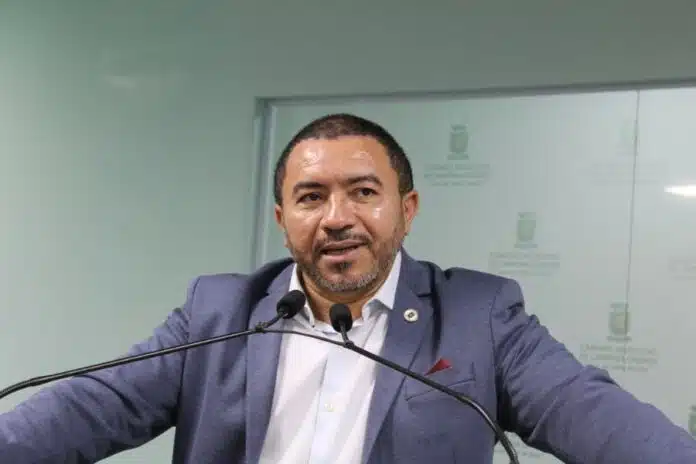 Projeto de Alexandre propõe criação de Farmácia de Manipulação Pública em Campina Grande Projeto de Alexandre propõe criação de Farmácia de Manipulação Pública em Campina Grande
