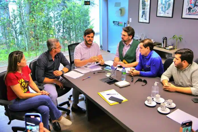 Bruno recebe Sintab em audiência e anuncia avanços para servidores Bruno recebe Sintab em audiência e anuncia avanços para servidores