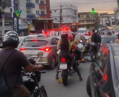 TENTATIVA DE ASSALTO A CARRO-FORTE NO CENTRO DE CAMPINA TERMINA COM UM VIGILANTE MORTO TENTATIVA DE ASSALTO A CARRO-FORTE NO CENTRO DE CAMPINA TERMINA COM UM VIGILANTE MORTO