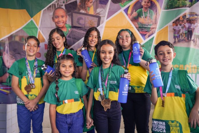 Alunos da rede municipal são destaque em olimpíada internacional e recebem homenagem no Legislativo