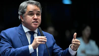 Aliados de Lula na Paraíba cobram de Efraim Filho entrega de cargos na gestão petista