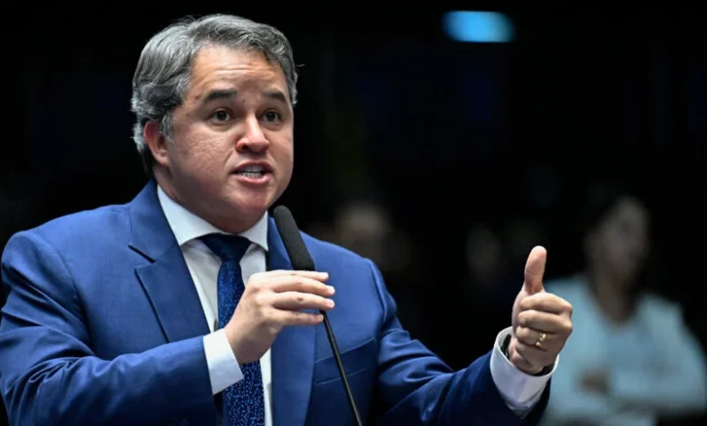 Aliados de Lula na Paraíba cobram de Efraim Filho entrega de cargos na gestão petista Aliados de Lula na Paraíba cobram de Efraim Filho entrega de cargos na gestão petista