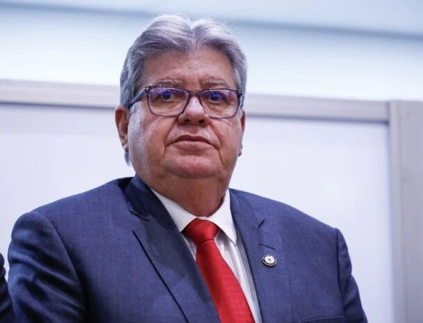 2026: João diverge das declarações de Adriano e afirma que divergência ideológica não é critério para escolha de candidato 2026: João diverge das declarações de Adriano e afirma que divergência ideológica não é critério para escolha de candidato