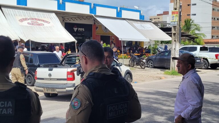 Morre homem baleado em ataque a tiros em Intermares; um ferido teve alta e outro segue internado Morre homem baleado em ataque a tiros em Intermares; um ferido teve alta e outro segue internado
