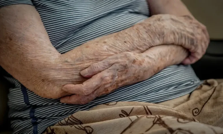Nova lei aumenta penas para crimes contra idosos, crianças, adolescentes e pessoas com deficiência Nova lei aumenta penas para crimes contra idosos, crianças, adolescentes e pessoas com deficiência