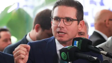 Hugo Motta é saudado como “herói do Brasil” pelo empresariado