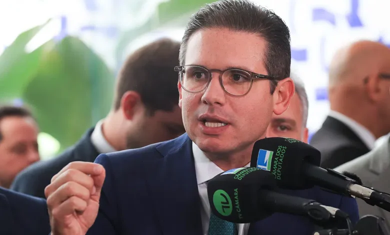Hugo Motta é saudado como “herói do Brasil” pelo empresariado Hugo Motta é saudado como “herói do Brasil” pelo empresariado