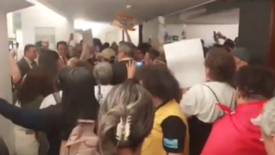 Sindicalistas protestam contra reforma e tentam invadir gabinete de Hugo Motta