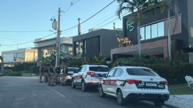 PM cumpre mandado de busca e apreensão na mansão do influenciador paraibano Hytalo Santos