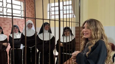 Elba Ramalho visita irmãs Clarissas em CG e pede apoio à campanha de reforma do Mosteiro