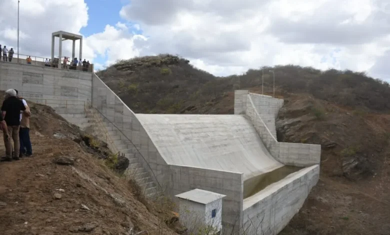Em Pedra Lavrada João Azevêdo entrega barragem e garante segurança hídrica na região de Pedra Lavrada Em Pedra Lavrada João Azevêdo entrega barragem e garante segurança hídrica na região de Pedra Lavrada