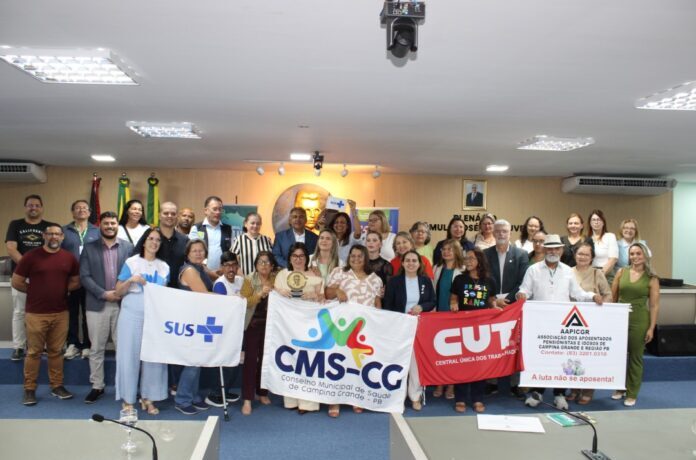 CMCG entrega Medalha de Honra ao Mérito ao Conselho Municipal de Saúde