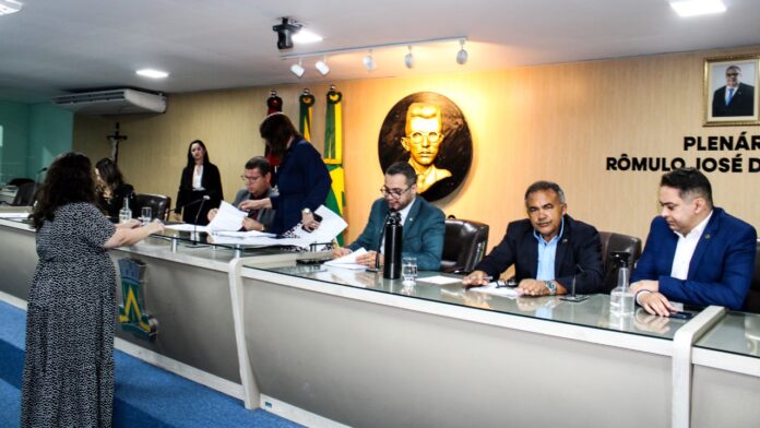 Câmara realiza Sessão Ordinária com debates sobre educação, infraestrutura e segurança pública